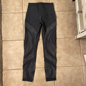 LULULEMON SIZE 4 LEGGING - BLUE/GRAY